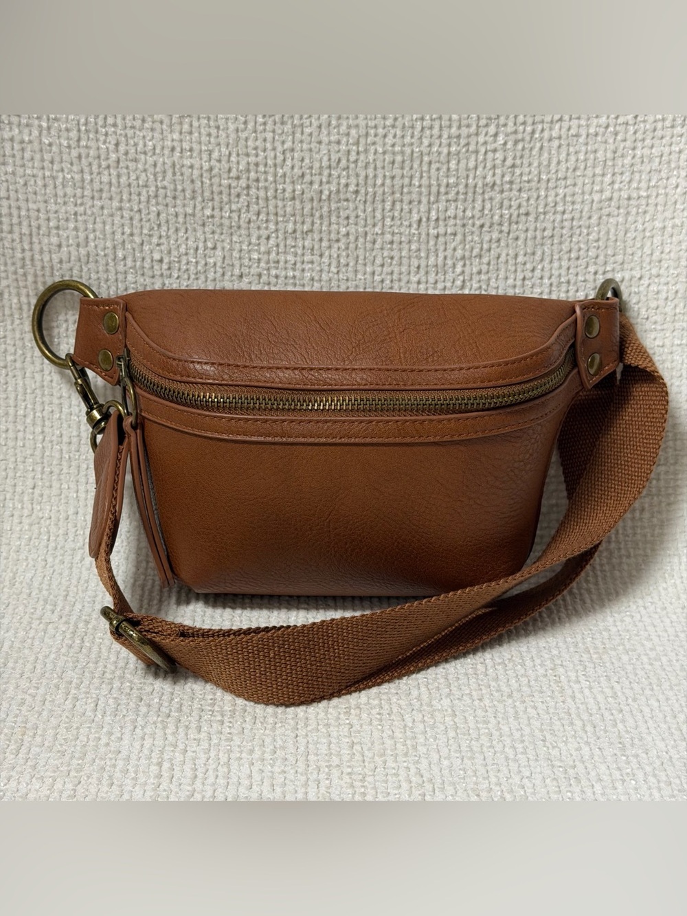 UNIVERSAL THREAD
WOMEN'S FAUX LEATHER
BELT BAG